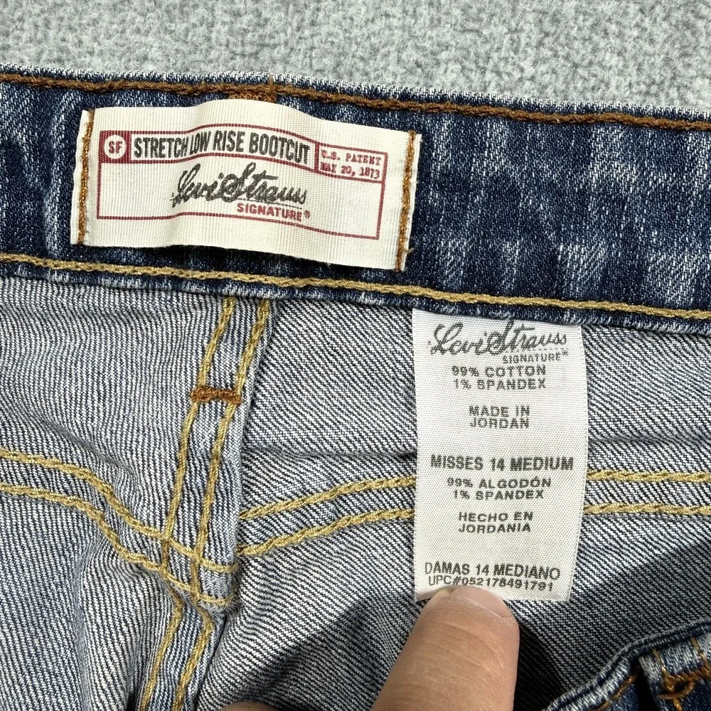 LEVI'S Signature Jeans Womens 14 Medium Blue Low Rise Bootcut Stretch Denim Pant